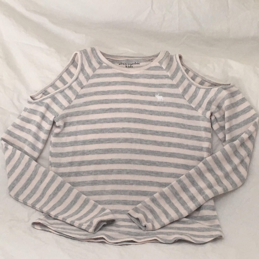 Sweater with cut out shoulders